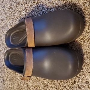 Crocs dual comfort espresso slip-on shoes size 7